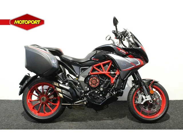 mv-agusta-turismo-veloce-rc-7163-1