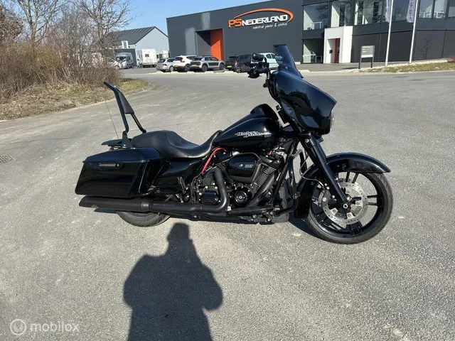 Harley-Davidson Street Glide FLHXS