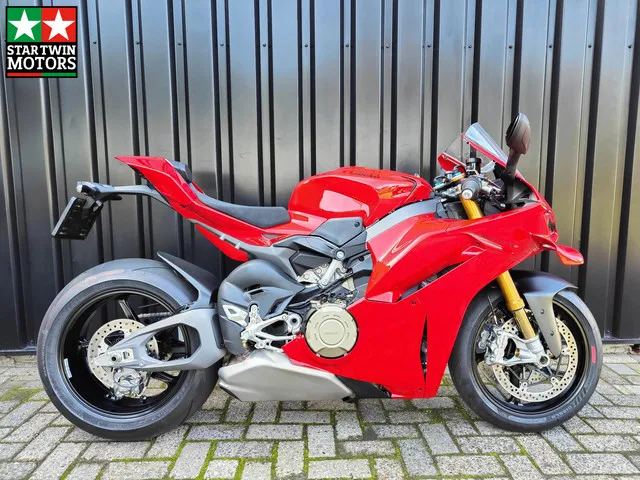 ducati-panigale-v4-s-7429-1
