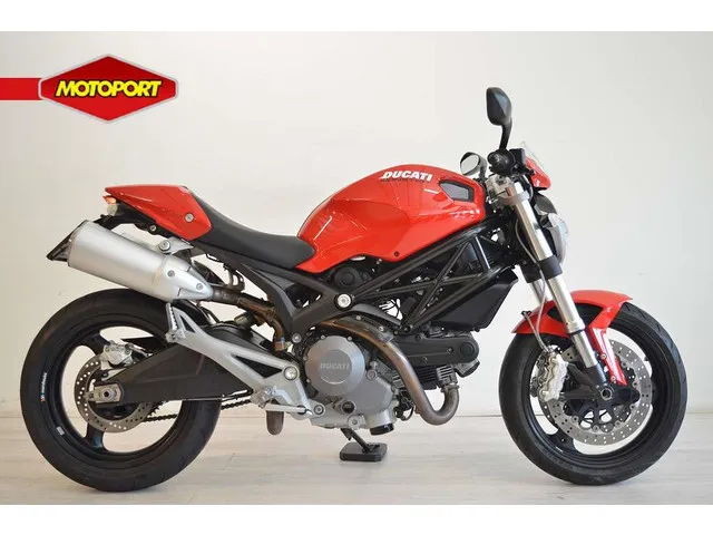 Ducati Monster 696
