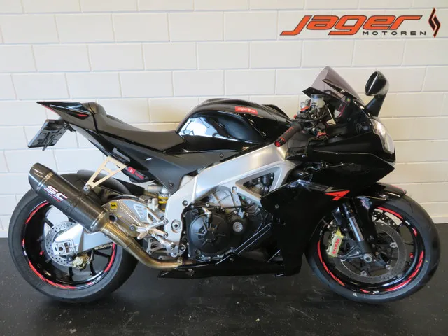 aprilia-rsv4-r-6530-1