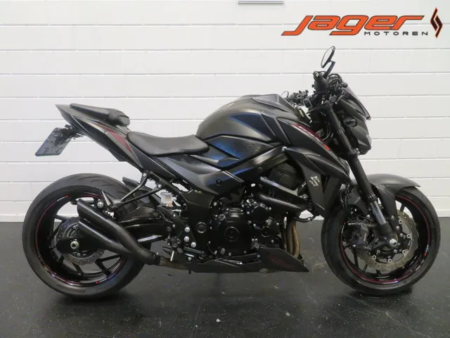 suzuki-gsx-s750-8137-1