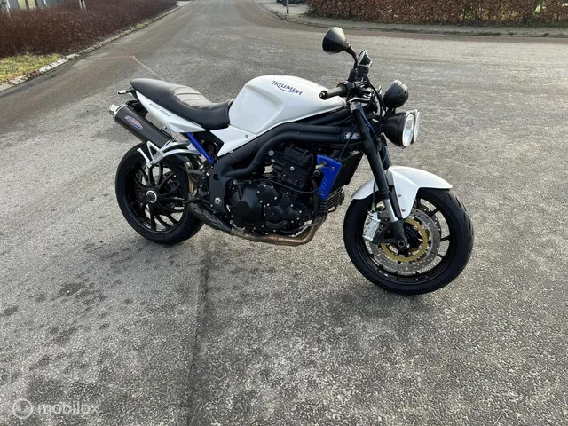 triumph-speed-triple-5050-1