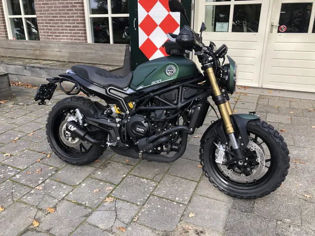 Benelli Leoncino 800