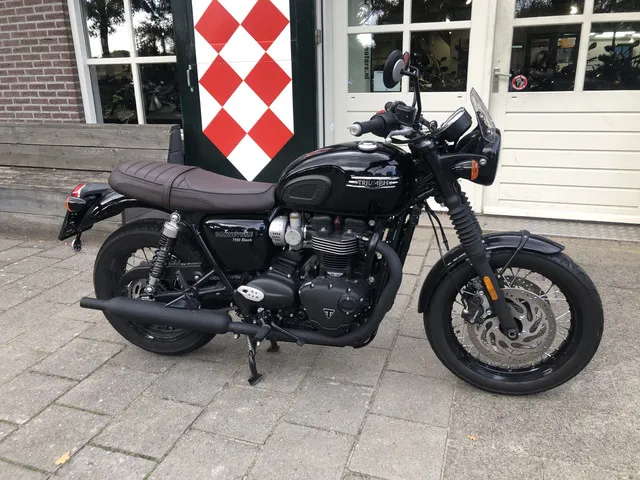 triumph-bonneville-t120-black-7123-1