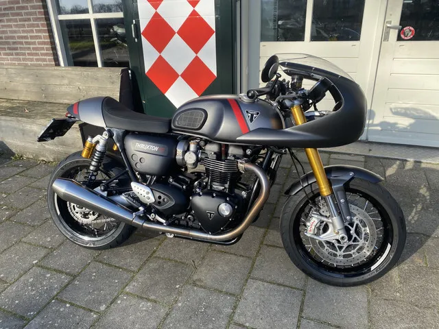 triumph-thruxton-1200-8435-1