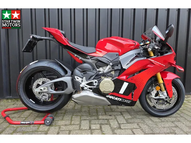 ducati-panigale-v4-s-8470-1