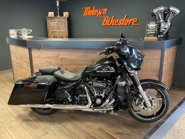harley-davidson-cvo-streetglide-flhxse-3366-1