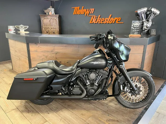 harley-davidson-street-glide-flhxs-7220-1