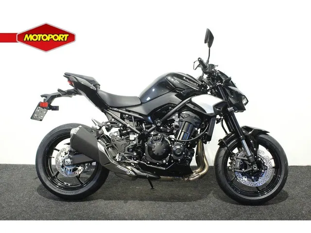 kawasaki-z900-8200-1