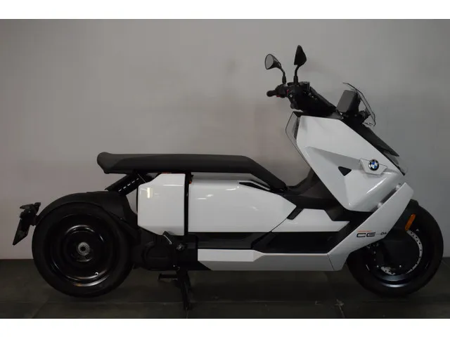 BMW CE 04