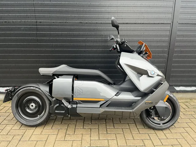 BMW CE 04