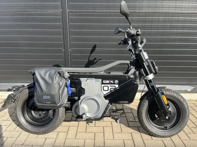 BMW CE 02