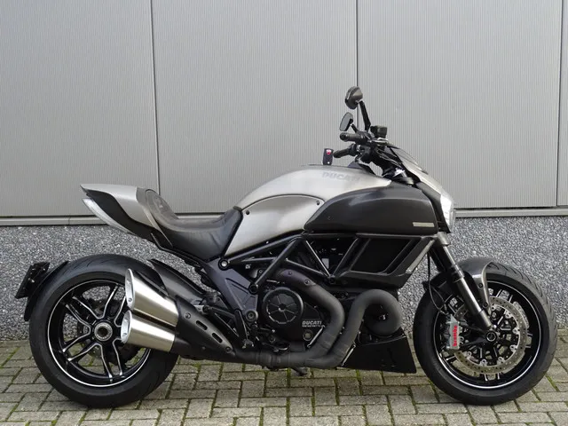 Ducati Diavel Titanium