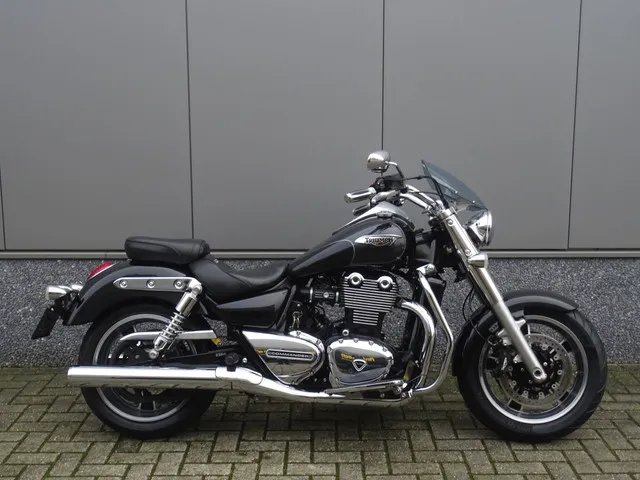 Triumph Thunderbird Commander