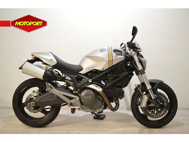 Ducati Monster 696