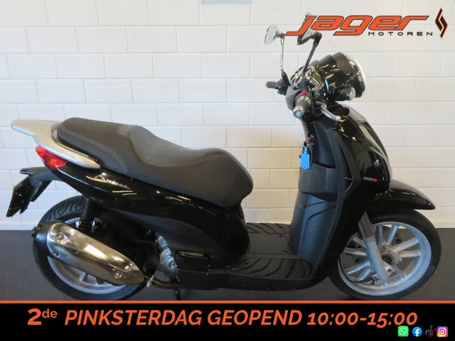 Piaggio Carnaby 300